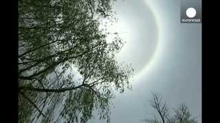 Rare phénomène  un halo se forme autour du soleil dans le ciel du Tibet [upl. by Graig657]