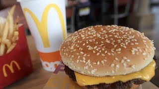 米マクドナルドでO157の集団食中毒 1人死亡10人入院 49人が体調不良訴え タマネギが原因か クォーターパウンダーの提供を一時停止 [upl. by Atnohs287]