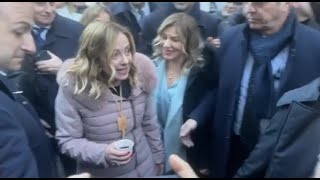 Giorgia Meloni ad Aosta tra selfie e quotBella Ciaoquot [upl. by Iarised]