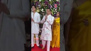 Watch  Ronit Roy Poses With Family At A Diwali Party Paps Compliment Son’s Height  News18Urdu [upl. by Noyar]