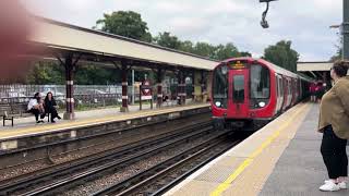 Metropolitan Line s8 stock arriving at Chalfont and Latimer [upl. by Ag]