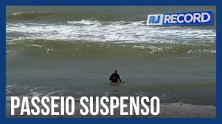 Ventania aumenta alerta no mar e suspende passeio de barco [upl. by Aisena]