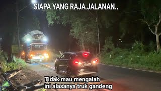 TRUK GANDENG SINGOSARI FT MOBIL RUSH DI PUK3l MUNDUR [upl. by Nauqahs655]