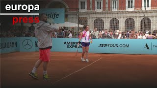 Mutua Madrid Open instala una pista de tenis en la Plaza Mayor de la capital [upl. by Fayth]