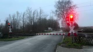 Bahnübergang Sarstedt Giebelstiegstraße [upl. by Devon]