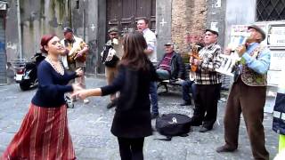 Napoli Immacolata 2010  Tammurriata della Paranza del Lione a San Gregorio Armeno [upl. by Silvers]