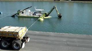 draguage marin excavatrice amphibie dredge [upl. by Namzzaj]