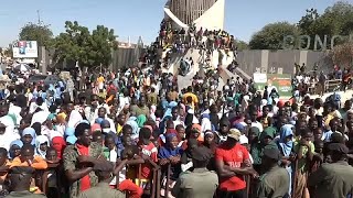 Niger Thousands march in Niamey to denounce “destabilization plots” [upl. by Perkin]