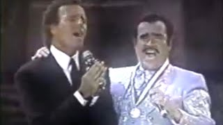 Vicente Fernández amp Julio Iglesias En Vivo [upl. by Moberg]