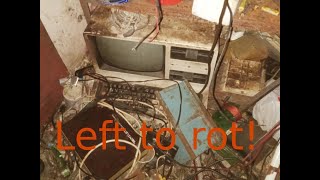 FILTHY TRS80 Model 4  PART 1 [upl. by Aneres]