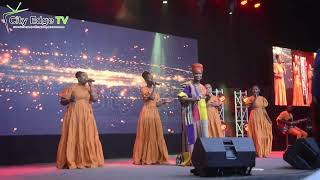 SHOLA ALLYSON EVERGREEN WORSHIP MOMENT AT 20 YEARS AFTER EJI OWURO CONCERT [upl. by Ydnil]