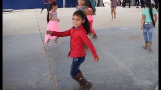 Así bailan el huapango los niños y adultos de la Sierra Queretana [upl. by Nna567]