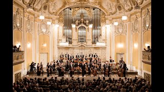 W A MOZART · Requiem dMoll KV 626 · Philharmonie Salzburg · Elisabeth Fuchs [upl. by Bilicki526]