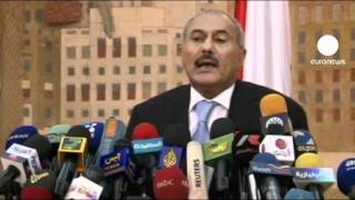 Yemen nuovi scontri ma Sanaa celebra fine regime [upl. by Nacnud]