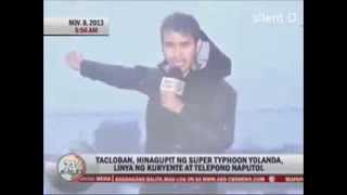 the brave ATOM ARAULLO reporting on super typhoon yolanda [upl. by Zellner]