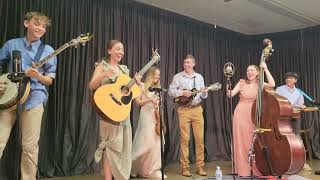 Funniest Dueling Banjo  Sold out crowd at Appalachian Auditorium St James  Cotton Pickin Kids [upl. by Hernando]