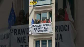 Prowokacja balkonowa mieszkańców Warszawy podczas marszu niepodległości [upl. by Nirrol]