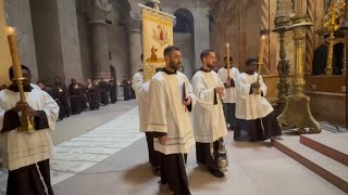 Oración de Franciscanos Ortodoxos Griegos y Coptos en el Santo Sepulcro [upl. by Alitta749]