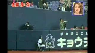 2014ファンフェスタ 選手の花道でドアラがバク転に挑むも… [upl. by Drogin]