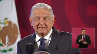 AMLO destaca una encuesta que menciona una quotligeraquot caída en su aceptación con el 65 de aprobación [upl. by Scales]