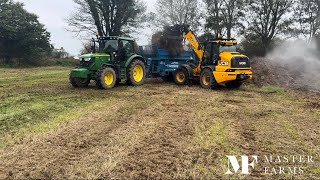 Loading Spreading muck John Deere Bunnings spreader and a JCB cauliflower and Angus update [upl. by Aninaj]