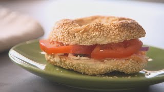 Choisir ses bagels en épicerie  Lépicerie [upl. by Hsivat999]