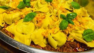 Cappellacci ripieni di zucchine formaggi e basilico su letto di ragù ￼ [upl. by Maris]