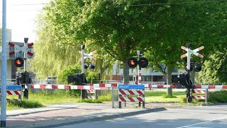 Spoorwegovergang Bovenkarspel Grootebroek  Dutch railroad crossing [upl. by Aenea164]