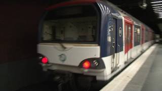 2000 personnes bloquées pendant 3 heures dans un RER [upl. by Anada756]