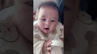 他真的好乖好可爱呀 人类幼崽 婴语交流 人类幼崽到底多可爱澳特力乳铁蛋白 这是我的小baby啊 [upl. by Coucher681]