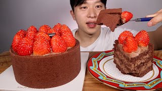 투썸 스초생 케이크🍰 스트로베리 초콜릿 생크림 케이크 먹방   🫢ASMR MUKBANG Strawberry chocolate whipped cream cake [upl. by Tor]