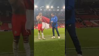 Mees Hilgers Bentangkan Bendera Indonesia Di Stadion Old Trafford timnasindonesia meeshilgers [upl. by Oicneserc124]