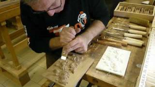 Cursus Houtsnijden  ornamentsnijden  Woodcarving Classes 20112012 [upl. by Yrrat]