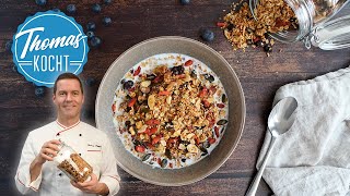 Leckeres gesundes knusper Müsli  Granola selber machen [upl. by Ruenhcs]