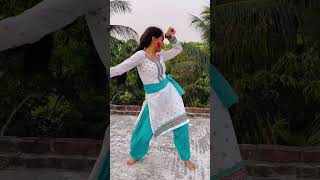 Badri Ki Dulhaniya🩷danceshorts DancewithBarNitabadrikidulhaniya [upl. by Wrdna27]