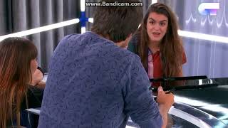 Amaia al piano versionando 2 temas de El Kanka OTDirecto19N [upl. by Garrett]