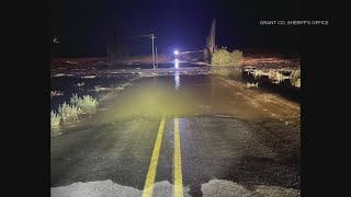 Broken irrigation canal causes flooding on several Moses Lake roads [upl. by Amapuna]