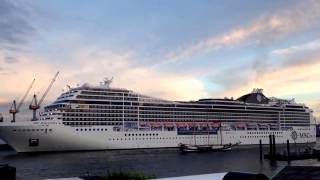 Msc Magnifica entra ad Amburgo sulle note degli White Stripes [upl. by Hock242]