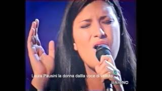 Laura Pausini canta Unemergenza damore e La mia risposta 2000 [upl. by Trillbee]