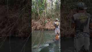 Pescaria Na correnteza pescadores pescaria pesca [upl. by Llertnom]