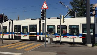 Anche i TRAM hanno il Passaggio a Livello [upl. by Ennoryt937]