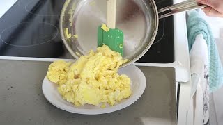 HOW TO MAKE STAINLESS STEEL PANS NONSTICK  Cooking Eggs w NO Sticking  quotLeidenfrost Effectquot Trick [upl. by Deerdre]