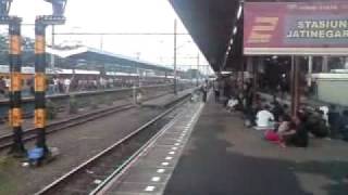 Jatinegara  KA Ekonomi KA Gajayana KA Taksaka [upl. by Assirak]