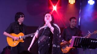 Runa Laila  Live Concert London  Desher Jonno [upl. by Doll]