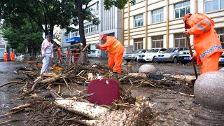 Unclogging Drains to Drain Floods Street Drainage During Rainstorms [upl. by Auvil115]