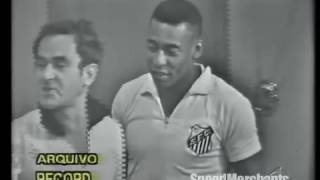 Família Trapo  Ronald Golias e Jô Soares jogam bola com Pelé TV Record 1967 [upl. by Tiat529]