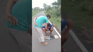 10 ke do chapal 10 ke do jute le le bhaiya  funny shorts 😂😂  journey Masti [upl. by Atsed]