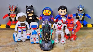 Robot Ultramen Joget Bersama Batman Superman Robot Astronot Robot Warrior Robot Berjalan [upl. by Ordway]