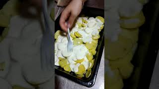 Patate me vezë dhe kos  patatoes with yogurt cream [upl. by Ahsinar]