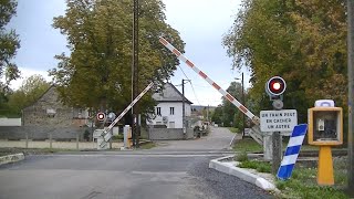 Spoorwegovergang CheillylèsMaranges F  Railroad crossing  Passage à niveau [upl. by Nalyr]